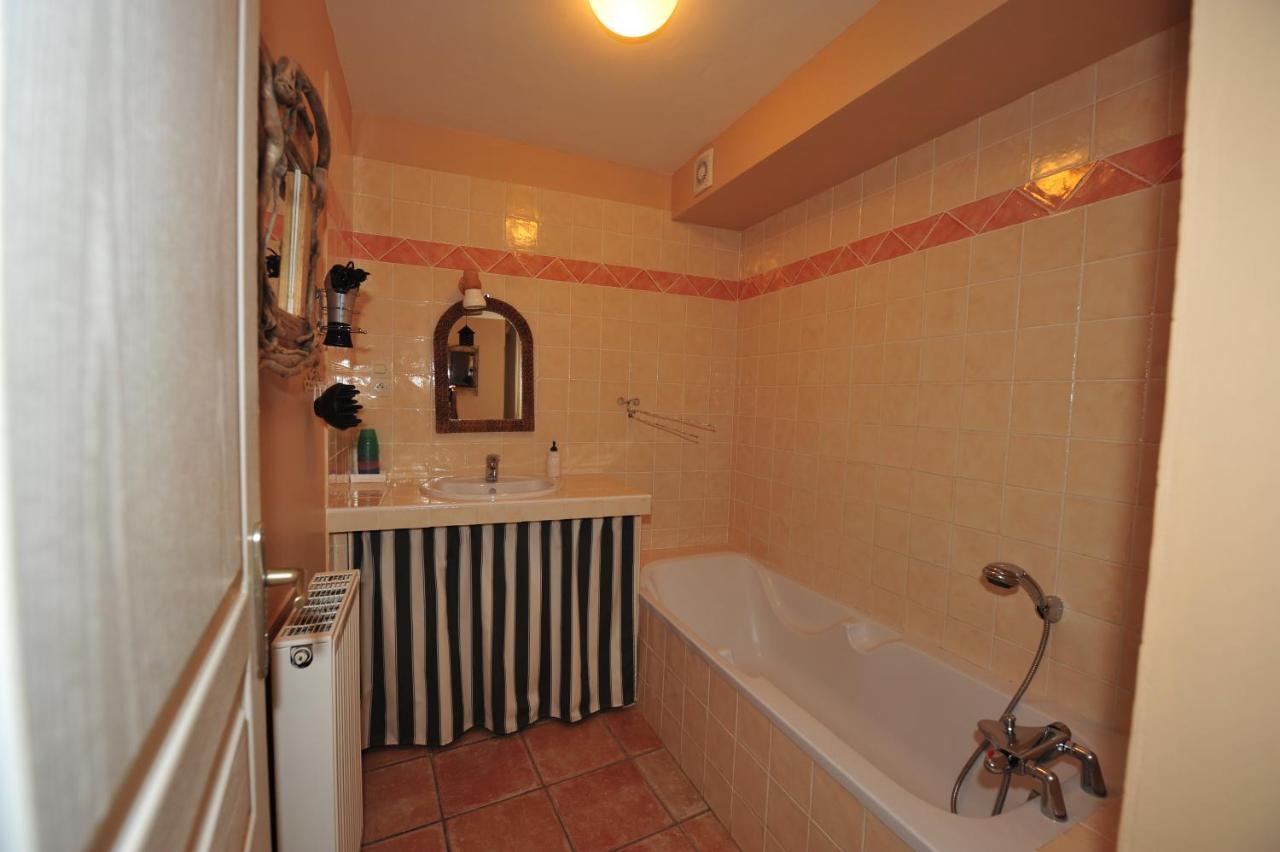 La Rialhe Bed & Breakfast Taulignan ภายนอก รูปภาพ